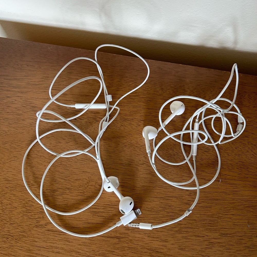 2 pairs of earbuds!!